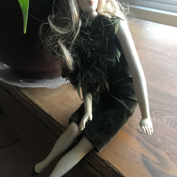 Parisian French porcelain doll; ethereal, mysterious & elegant. 20” - Picture 4 of 4